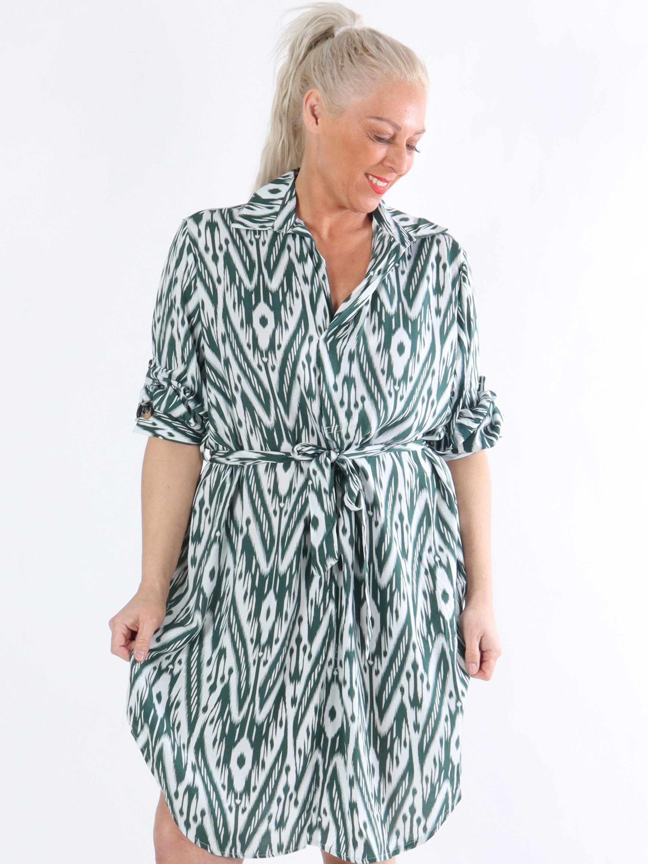 Sigge - Svart och vit mönstrad tunikaklänning